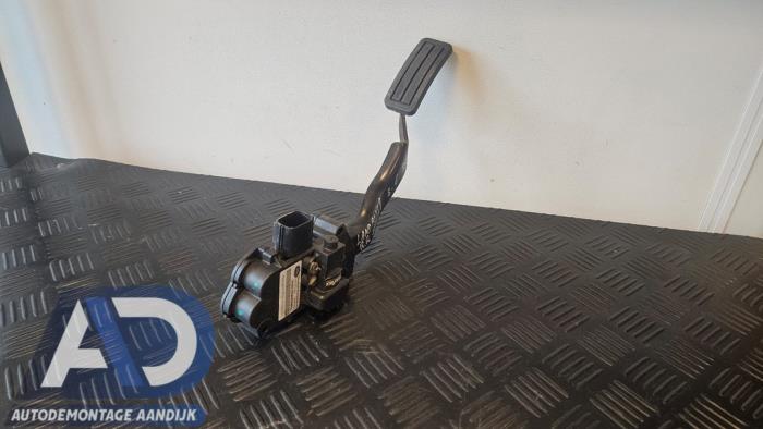 Gebruikte Sensor Gaspedaalpositie Landrover Range Rover Sport (LS) 3.6 TDV8 32V Prijs € 39,99 Margeregeling aangeboden door Autodemontage Aandijk
