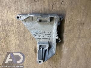 Gebruikte Dynamosteun boven Volkswagen Multivan T5 (7E/7HC/7HF/7HM) 2.5 TDi Prijs € 29,99 Margeregeling aangeboden door Autodemontage Aandijk