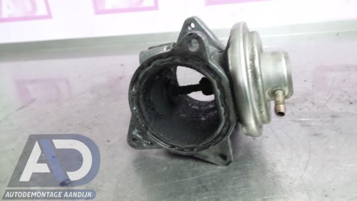 Gebruikte Uitlaat gasklep (EGR) Volkswagen Golf V (1K1) 1.9 TDI Prijs € 29,99 Margeregeling aangeboden door Autodemontage Aandijk