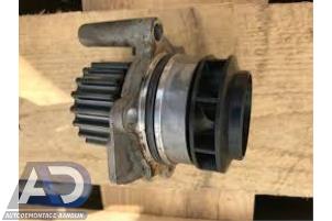 Gebruikte Waterpomp Volkswagen Transporter T5 2.0 TDI DRF Prijs € 34,99 Margeregeling aangeboden door Autodemontage Aandijk