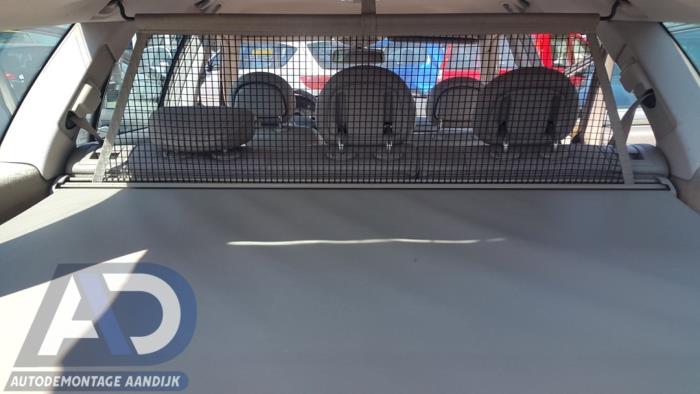 Dekzeil Bagageruimte van een Mercedes-Benz E Combi (S211) 2.2 E-220 CDI 16V 2005