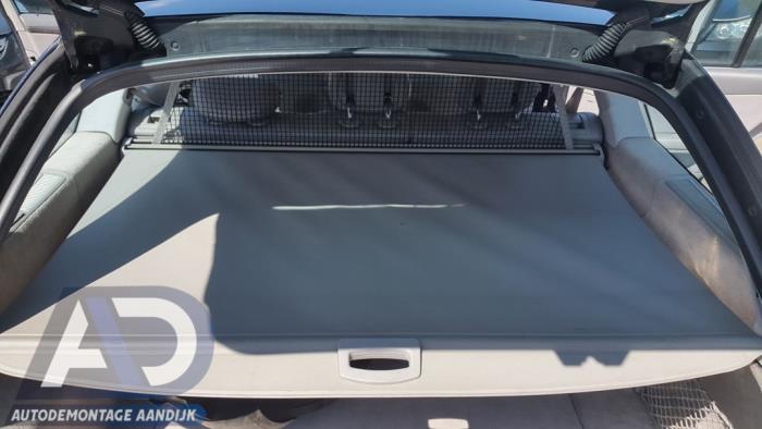 Dekzeil Bagageruimte van een Mercedes-Benz E Combi (S211) 2.2 E-220 CDI 16V 2005