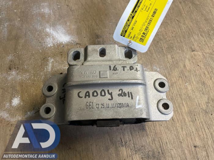 Gebruikte Versnellingsbak Steun Volkswagen Caddy III (2KA,2KH,2CA,2CH) 1.6 TDI 16V Prijs € 19,99 Margeregeling aangeboden door Autodemontage Aandijk