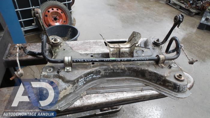 Gebruikte Subframe Opel Vivaro A 1.9 DTI 16V Prijs € 49,99 Margeregeling aangeboden door Autodemontage Aandijk