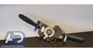 Gebruikte Richtingaanwijzer Schakelaar Renault Kangoo Express (FC) 1.5 dCi 80 Prijs € 29,99 Margeregeling aangeboden door Autodemontage Aandijk