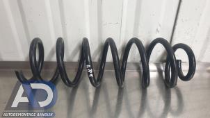 Gebruikte Schroefveer achter Renault Grand Scénic III (JZ) 2.0 16V CVT Prijs € 19,99 Margeregeling aangeboden door Autodemontage Aandijk