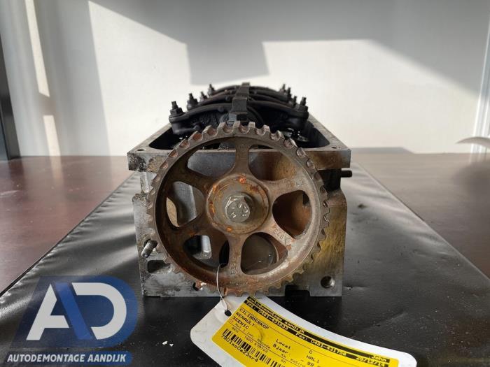 Gebruikte Cilinderkop Renault Megane Scénic (JA) 1.6 RT Prijs € 99,99 Margeregeling aangeboden door Autodemontage Aandijk