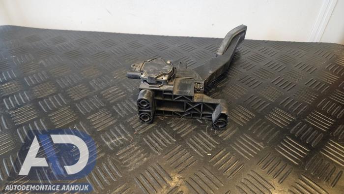Gaspedaalpositie Sensor van een Opel Astra G (F08/48) 2.0 DTi 16V 2000
