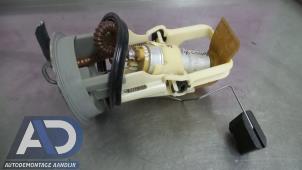 Gebruikte Benzinepomp BMW 3 serie (E46/4) 320i 24V Prijs € 39,99 Margeregeling aangeboden door Autodemontage Aandijk