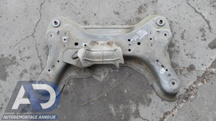 Gebruikte Subframe Renault Trafic New (FL) 1.9 dCi 100 16V Prijs € 49,99 Margeregeling aangeboden door Autodemontage Aandijk