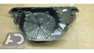 Gebruikte Reservewielbak Renault Scénic II (JM) 1.6 16V Prijs € 75,00 Margeregeling aangeboden door Autodemontage Aandijk