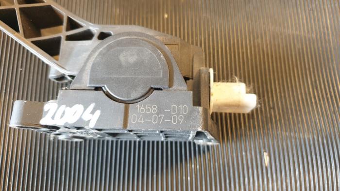 Gaspedaalpositie Sensor van een Peugeot 307 SW (3H) 2.0 HDi 90 2004