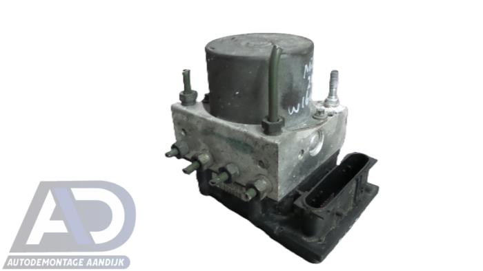 ABS Pomp van een Nissan Micra (K12) 1.2 16V 2004