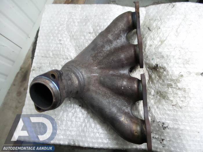 Uitlaatspruitstuk van een Mercedes-Benz C Combi (S203) 1.8 C-200K 16V 2005