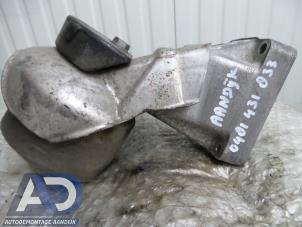 Gebruikte Motorsteun Mercedes C (W203) 1.8 C-200K 16V Prijs € 39,99 Margeregeling aangeboden door Autodemontage Aandijk