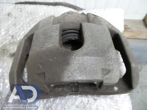 Gebruikte Remklauw (Tang) rechts-voor BMW 5 serie Touring (E61) 530d 24V Prijs € 59,99 Margeregeling aangeboden door Autodemontage Aandijk