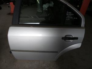 Gebruikte Portier 4Deurs links-achter Ford Mondeo III 2.0 TDCi 115 16V Prijs € 99,99 Margeregeling aangeboden door Autodemontage Aandijk