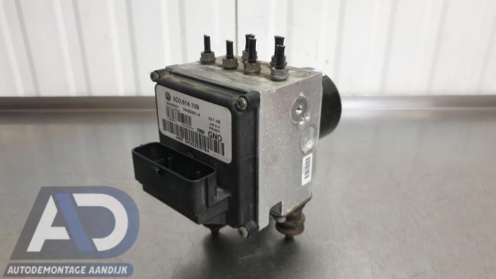 Gebruikte ABS Pomp Volkswagen Passat (3C2) 2.0 TDI 16V 140 Prijs € 34,99 Margeregeling aangeboden door Autodemontage Aandijk