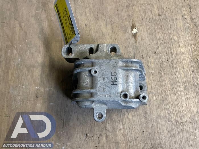 Gebruikte Motorsteun Volkswagen Passat (3C2) 2.0 TDI 16V 140 Prijs € 24,99 Margeregeling aangeboden door Autodemontage Aandijk
