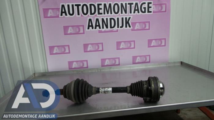 Gebruikte Steekas links-voor Volkswagen Passat (3C2) 2.0 TDI 140 Prijs € 39,99 Margeregeling aangeboden door Autodemontage Aandijk