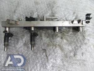 Gebruikte Injector brug BMW 3 serie (E46/4) 318i 16V Prijs € 49,99 Margeregeling aangeboden door Autodemontage Aandijk