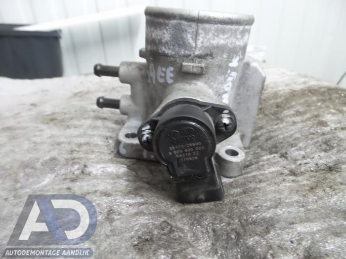 Gebruikte Gasklephuis Kia Rio II (DE) 1.4 16V Prijs € 29,99 Margeregeling aangeboden door Autodemontage Aandijk