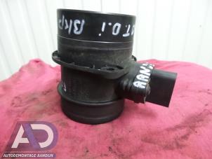 Gebruikte Luchtmassameter Volkswagen Passat (3C2) 2.0 TDI 16V 140 Prijs € 19,99 Margeregeling aangeboden door Autodemontage Aandijk