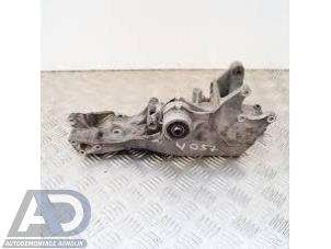 Gebruikte Dynamosteun onder Audi A4 (B7) 2.0 20V Prijs € 29,99 Margeregeling aangeboden door Autodemontage Aandijk