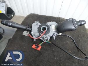 Gebruikte Licht + Raw Schakelaar Renault Scénic I (JA) 1.6 16V Prijs € 39,99 Margeregeling aangeboden door Autodemontage Aandijk