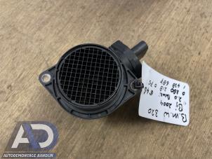 Gebruikte Luchtmassameter BMW 3 serie (E46/4) 318i 16V Prijs € 22,99 Margeregeling aangeboden door Autodemontage Aandijk