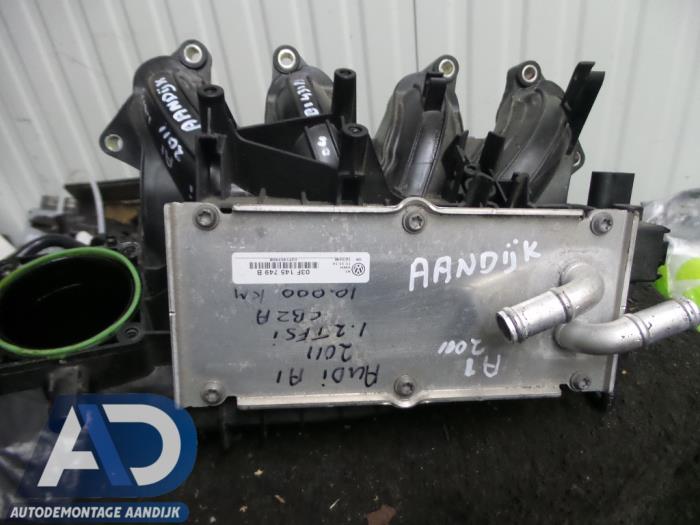 Inlaatspruitstuk van een Audi A1 (8X1/8XK) 1.2 TFSI 2011