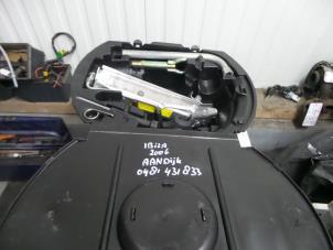 Gebruikte Banden reparatieset Seat Ibiza III (6L1) 1.2 12V Prijs € 29,99 Margeregeling aangeboden door Autodemontage Aandijk