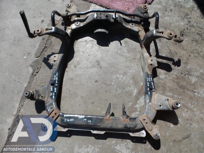 Subframe van een Opel Zafira (M75) 1.9 CDTI 2008