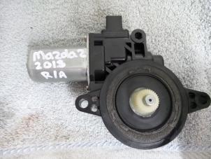 Gebruikte Portierruitmotor Mazda 2. Prijs op aanvraag aangeboden door Autodemontage Aandijk