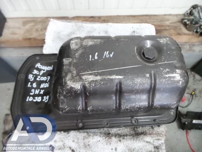 Gebruikte Carterpan Peugeot 307 (3A/C/D) 1.6 HDi 16V Prijs € 34,99 Margeregeling aangeboden door Autodemontage Aandijk