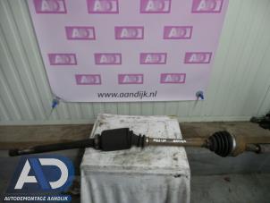 Gebruikte Aandrijfas rechts-voor Renault Trafic New (FL) 1.9 dCi 82 16V Prijs € 39,99 Margeregeling aangeboden door Autodemontage Aandijk