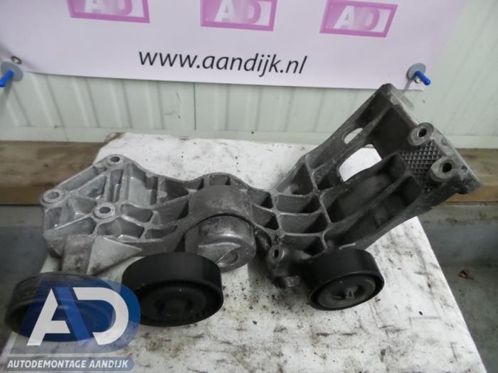 Gebruikte Dynamosteun onder Mercedes A (W169) 1.5 A-150 5-Drs. Prijs € 70,00 Margeregeling aangeboden door Autodemontage Aandijk