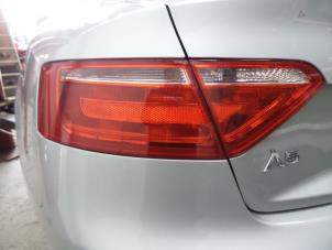 Gebruikte Achterlicht links Audi A5 (8T3) 2.7 TDI V6 24V Prijs € 59,99 Margeregeling aangeboden door Autodemontage Aandijk