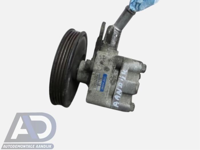 Gebruikte Servopomp Nissan Almera Tino (V10M) 1.8 16V Prijs € 34,99 Margeregeling aangeboden door Autodemontage Aandijk