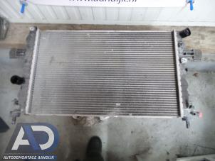 Gebruikte Radiateur Opel Astra H (L48) 1.8 16V Prijs € 39,99 Margeregeling aangeboden door Autodemontage Aandijk