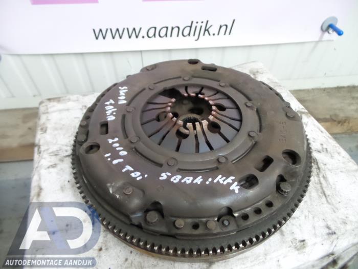Gebruikte Vliegwiel dubbele massa Skoda Fabia II (5J) 1.6 TDI 16V 90 Prijs € 124,99 Margeregeling aangeboden door Autodemontage Aandijk
