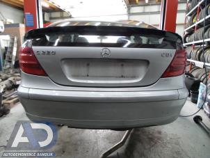 Gebruikte Achterbumper Mercedes C Sportcoupé (C203) 2.2 C-220 CDI 16V Prijs € 124,99 Margeregeling aangeboden door Autodemontage Aandijk