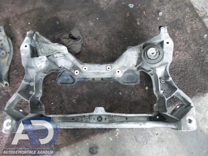 Gebruikte Subframe Mercedes C Sportcoupé (C203) 2.2 C-220 CDI 16V Prijs € 99,99 Margeregeling aangeboden door Autodemontage Aandijk