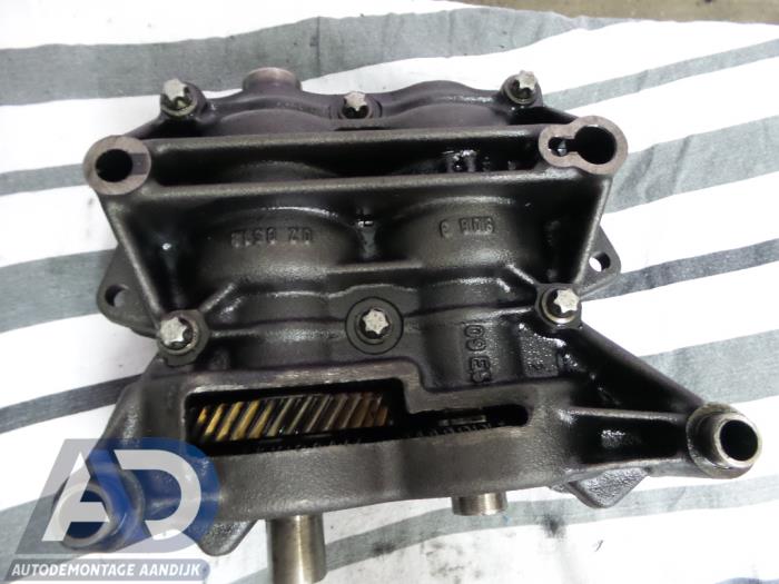 Gebruikte Oliepomp Mercedes E (W211) 2.2 E-220 CDI 16V Prijs € 99,99 Margeregeling aangeboden door Autodemontage Aandijk