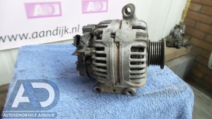 Dynamo van een Ford Transit 2.4 TDdi 16V 2004