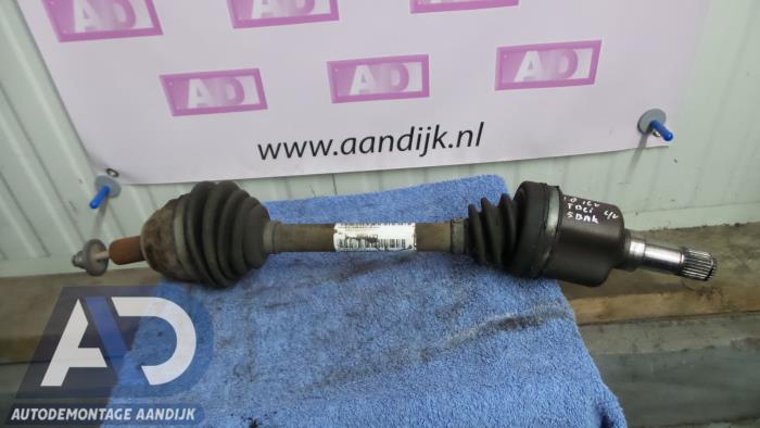Gebruikte Aandrijfas links-voor Ford Focus 2 1.8 TDCi 16V Prijs € 39,99 Margeregeling aangeboden door Autodemontage Aandijk