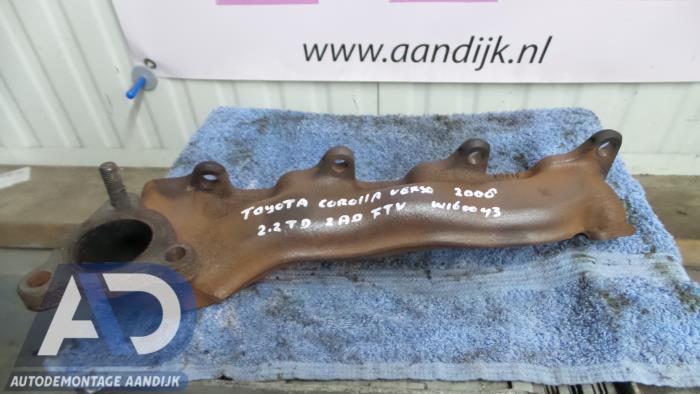 Gebruikte Uitlaatspruitstuk Toyota Corolla Verso (R10/11) 2.2 D-4D 16V Prijs € 39,99 Margeregeling aangeboden door Autodemontage Aandijk
