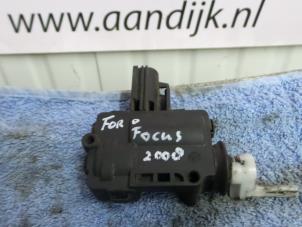 Gebruikte Tankklep Vergrendelingsmotor Ford Focus 2 1.8 TDCi 16V Prijs € 14,99 Margeregeling aangeboden door Autodemontage Aandijk
