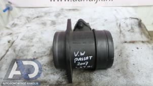 Gebruikte Luchtmassameter Volkswagen Passat (3C2) 1.9 TDI Prijs € 14,99 Margeregeling aangeboden door Autodemontage Aandijk