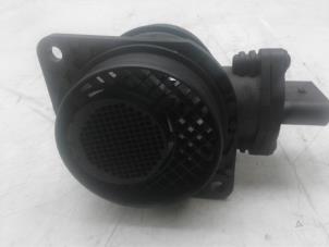 Gebruikte Luchthoeveelheidsmeter Volkswagen Golf IV Variant (1J5) 1.9 TDI 100 Prijs € 45,00 Margeregeling aangeboden door Wessel Parts & Service B.V.